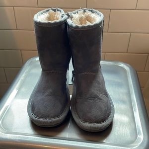 Furry toddler boots